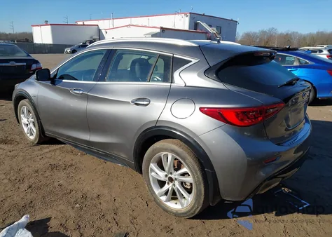 2018 Infiniti Qx30 Essential z USA, uszkodzony, nr VIN SJKCH5CP8JA005306